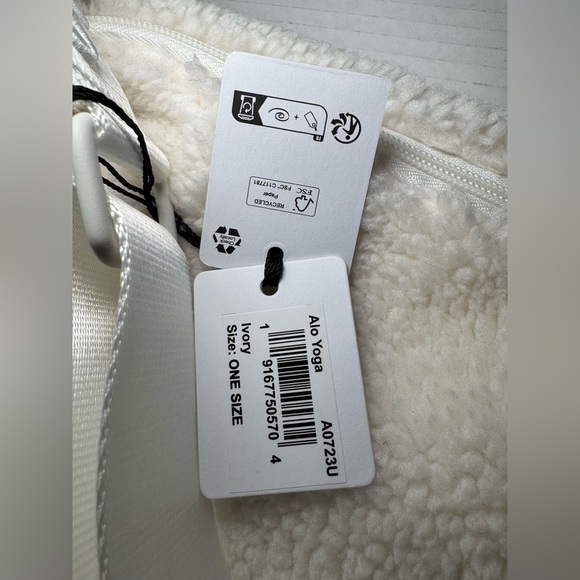 Alo Yoga Sherpa On The Go Sling Bag in ivory - Picture 11 of 13